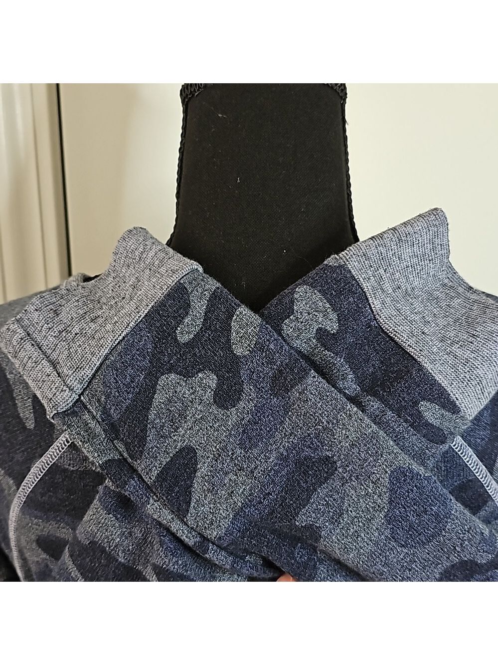 Blue camo oversized sweatshirt -fits 6-8 - Picture 3 of 5